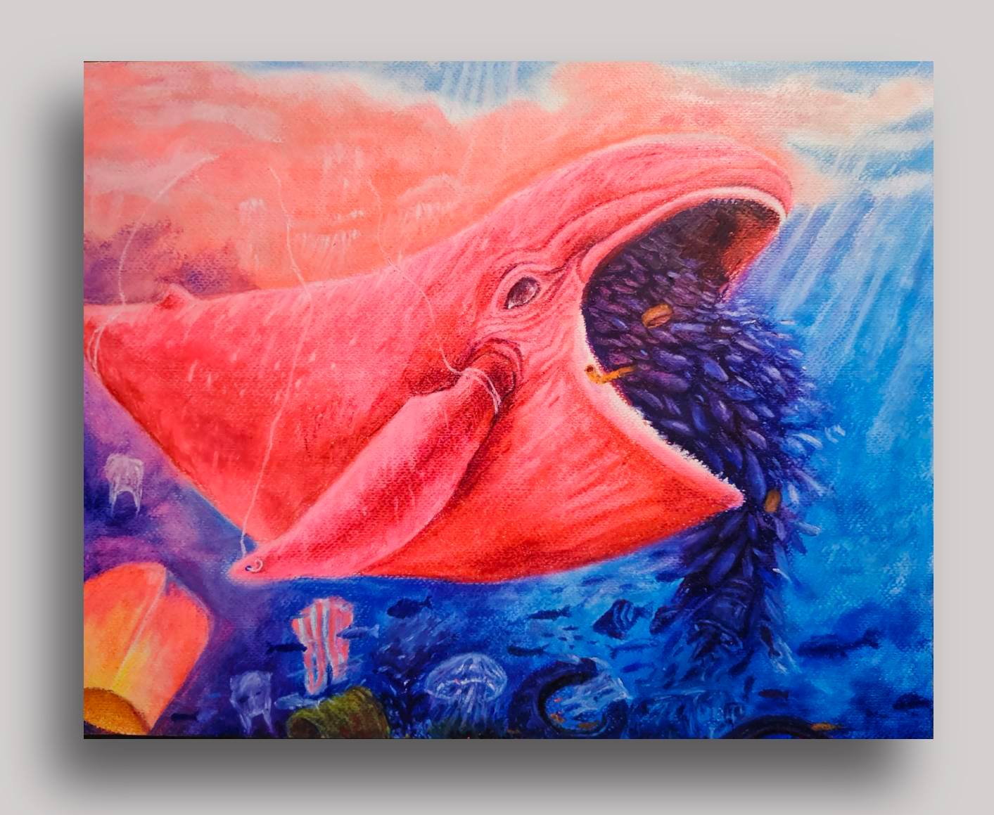  🐳我是那隻粉紅鯨魚。 那天，我以為法國孟格菲兄弟真的來了， 他們駕著剛發明的熱氣球， 帶著我從深藍的海底一路飛向雲端。 清晨醒來才發現，一切只是場夢—— 夢裡有繽紛的熱氣球，也有五顏六色的棒棒糖。 現實卻是另一幅景象： 天燈般漂浮的，不是雲彩， 而是塑膠瓶、破碎漁網、五花八門的垃圾袋。 它們隨著海流閃爍，像一場詭異的花火。 事實上，我也是一隻海廢鯨—— 一個被遺忘的大型塑膠充氣玩偶， 曾帶給岸邊的孩子歡笑， 如今只能在浪裡漂泊， 把人們丟下的快樂與垃圾，一起帶回海洋...